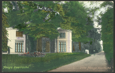 16823 Gezicht op het landhuis Hooge Vuursche II (Hilversumsestraatweg) te Baarn, uit het westen; met rechts de ...